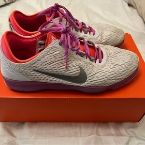 Nike zoom sneakers women 7